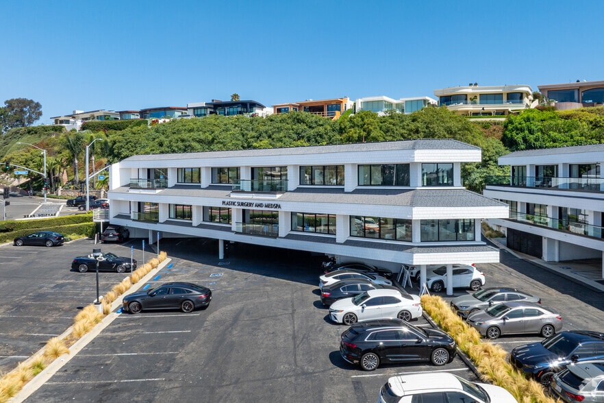 1101 Bayside Dr, Corona del Mar, CA à louer - Photo principale – Image 1 sur 7