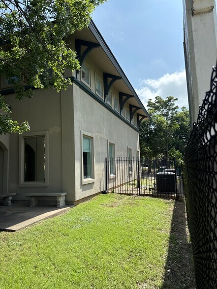 421 N Sam Rayburn Fwy, Sherman, TX à louer - Photo de l’immeuble – Image 3 sur 5