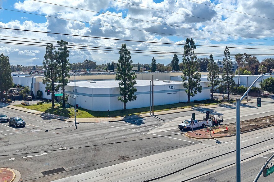 614 E Walnut St, Carson, CA à vendre - Photo de l’immeuble – Image 3 sur 26
