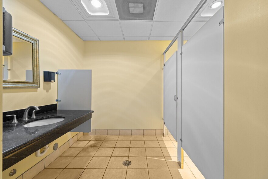 430 S Dixie Hwy, Miami, FL à louer - Photo de l’immeuble – Image 2 sur 52