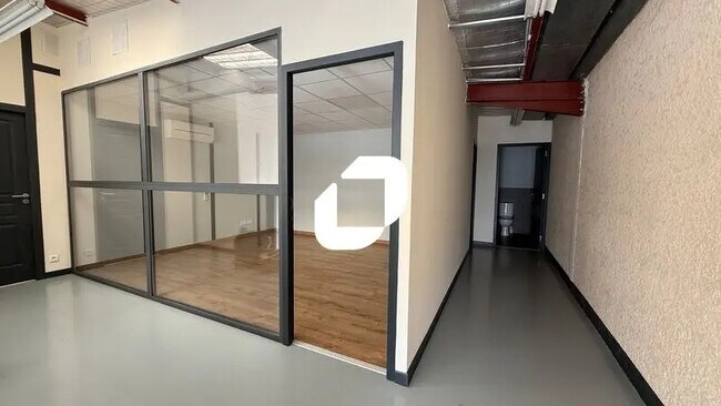 Plus de détails pour Bureau, Local d'activités à louer