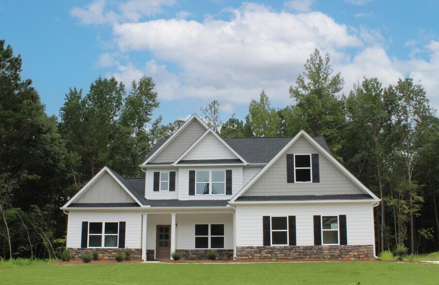 110 Hawthorn Ln, Covington, GA à vendre - Photo principale – Image 1 sur 1