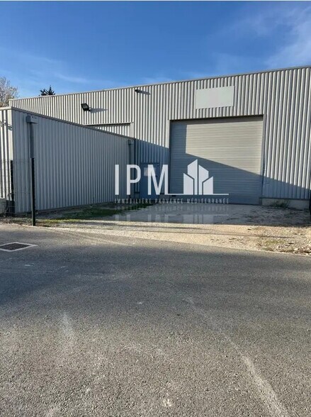 Local d’activités dans Entraigues-sur-la-Sorgue à louer - Photo de l’immeuble – Image 1 sur 5