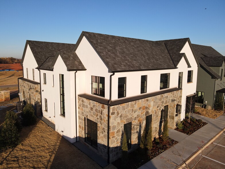 14640-14642 Hertz Quail Springs Pky, Oklahoma City, OK à louer - Photo de l’immeuble – Image 2 sur 8