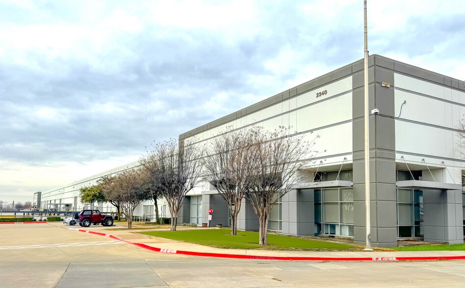 2340 W I-35, Denton, TX à louer - Photo de l’immeuble – Image 1 sur 4