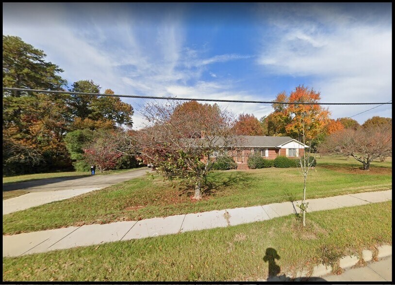 507 Oakdale Rd, Charlotte, NC à vendre - Photo de l’immeuble – Image 3 sur 4
