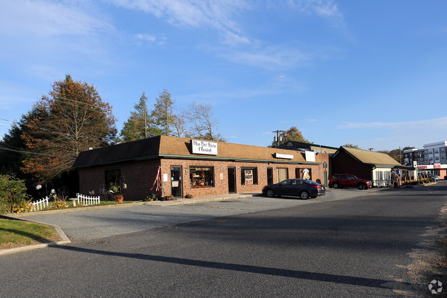 1302 Monmouth Rd, Mount Holly, NJ à louer - Photo principale – Image 2 sur 13
