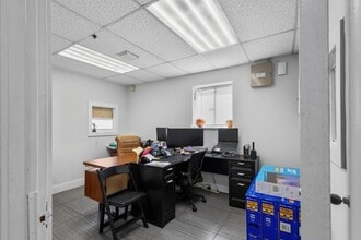 13050 NW 43rd Ave, Opa Locka, FL à louer Photo intérieure– Image 2 sur 29