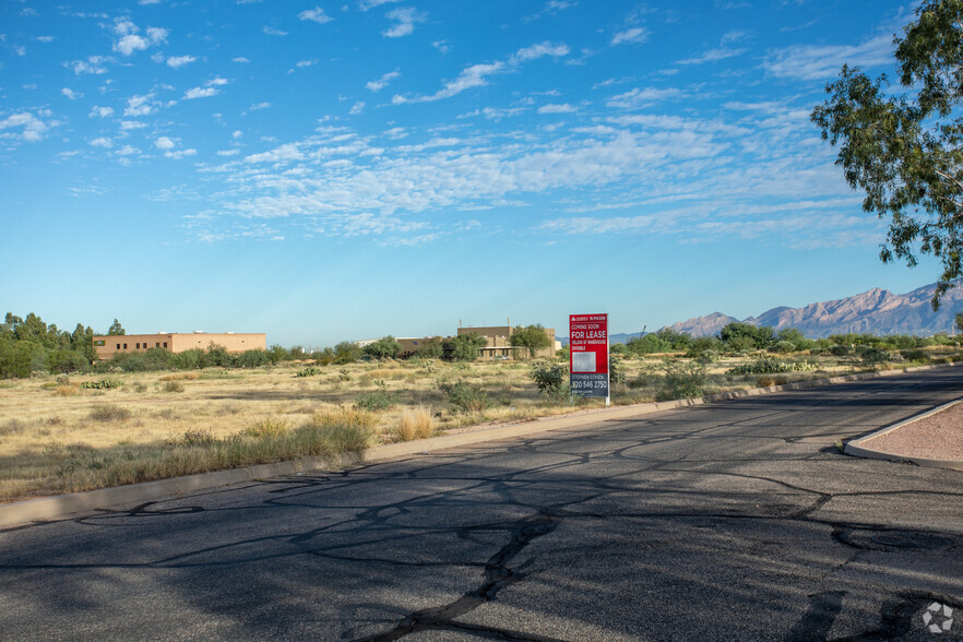 6755 E Southpoint Rd, Tucson, AZ à louer - Photo de l’immeuble – Image 3 sur 6
