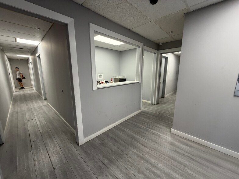 13165 NW 47th Ave, Opa Locka, FL à louer - Photo de l’immeuble – Image 3 sur 4