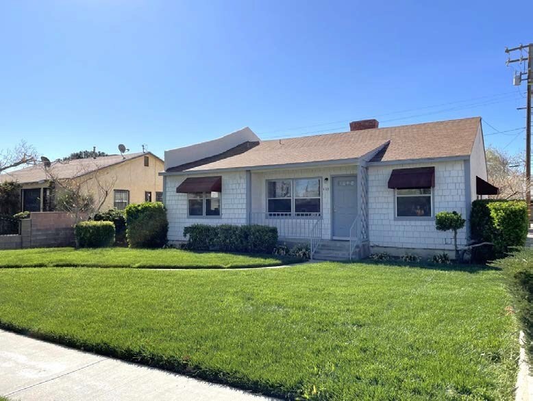 930 W Newgrove St, Lancaster, CA à louer - Photo de l’immeuble – Image 1 sur 6