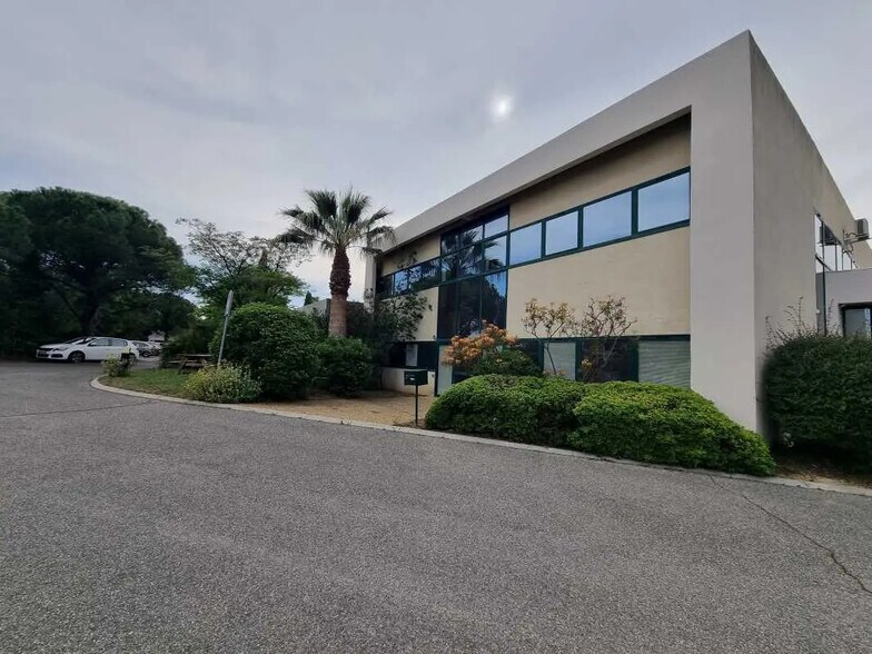 1 Avenue Jean Jaures, Les Pennes-Mirabeau à vendre - Photo de l’immeuble – Image 1 sur 10