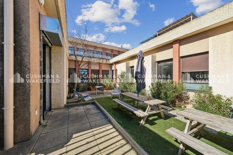 Bureau dans Marseille à vendre - Photo de l’immeuble – Image 3 sur 15