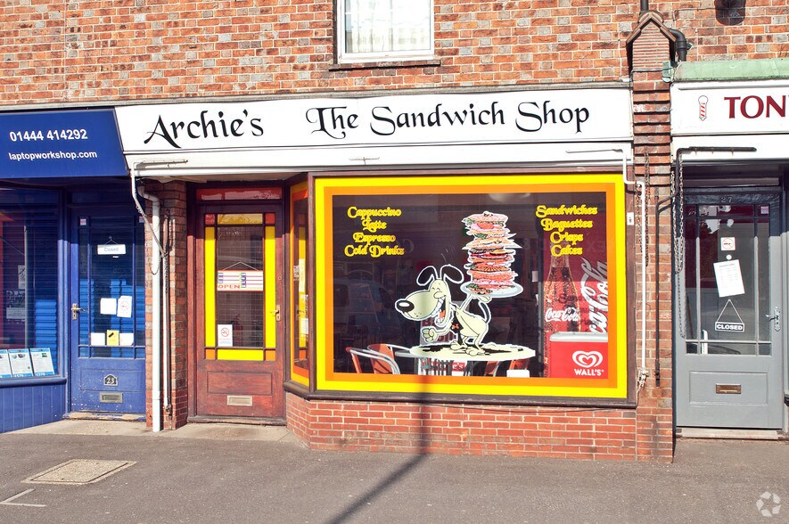 25-27 Sussex Rd, Haywards Heath à vendre - Photo de l’immeuble – Image 2 sur 3