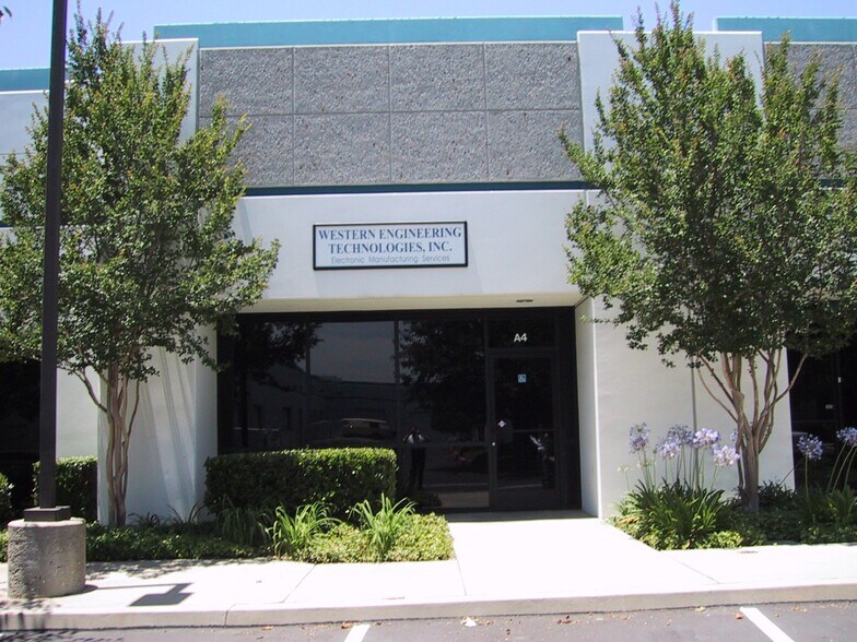 2125 Wright Ave, La Verne, CA à louer - Photo de l’immeuble – Image 2 sur 5