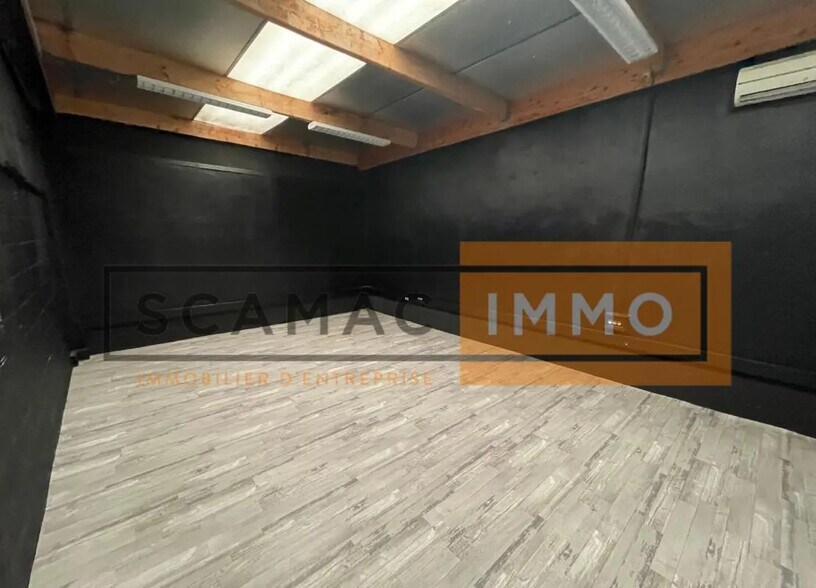 Local d'activités dans Champigny-sur-Marne à vendre - Photo de l’immeuble – Image 3 sur 14