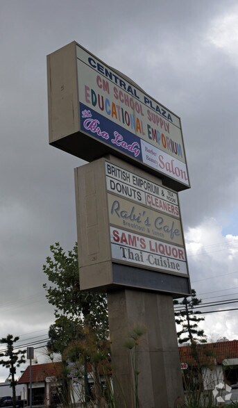 900-958 N Central Ave, Upland, CA à louer - Photo de l’immeuble – Image 2 sur 5
