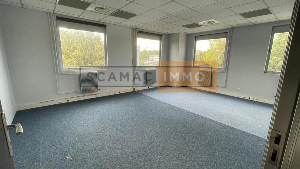 86 Avenue Louis Roche, 92230 Gennevilliers, Gennevilliers à louer - Photo de l’immeuble – Image 2 sur 6