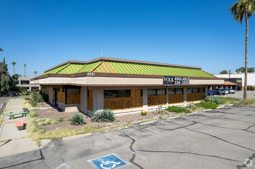 6251 N Oracle Rd, Tucson, AZ à louer - Photo de l’immeuble – Image 1 sur 5