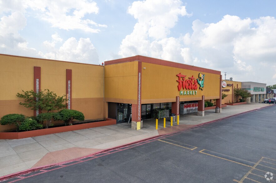 2853 S Richey St, Houston, TX à louer - Photo principale – Image 2 sur 4