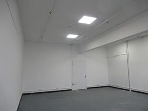 8 Deer Park Rd, Londres à louer Photo intérieure– Image 2 sur 4