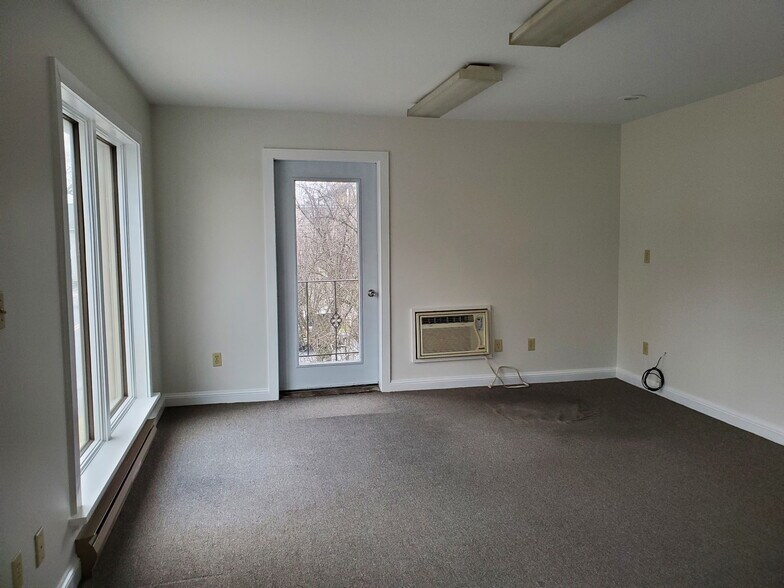 78 S Courtland St, East Stroudsburg, PA à louer - Photo de l’immeuble – Image 3 sur 11