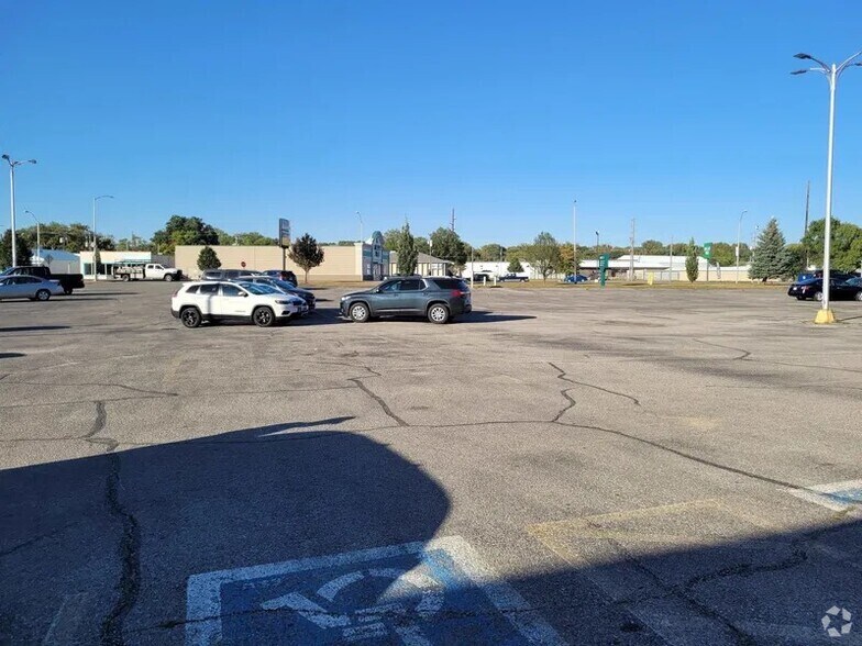3566 Lafayette Rd, Evansdale, IA à louer - Photo principale – Image 1 sur 2