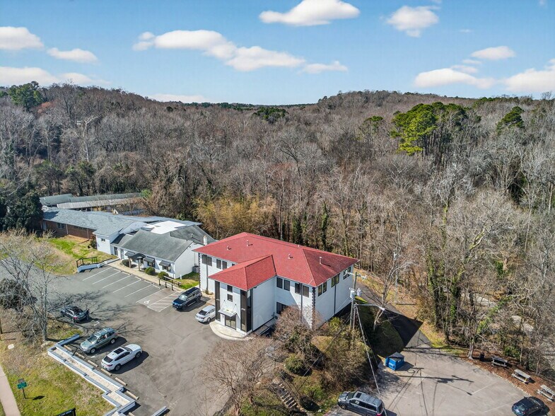 1229 E Franklin St, Chapel Hill, NC à louer - Photo principale – Image 1 sur 15
