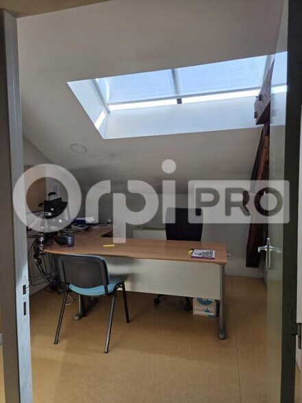 Bureau dans Villefranche-sur-Saône à louer - Photo intérieure – Image 3 sur 8
