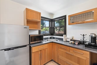 555 Farmers Ln, Santa Rosa, CA à louer Photo de l’immeuble– Image 1 sur 6