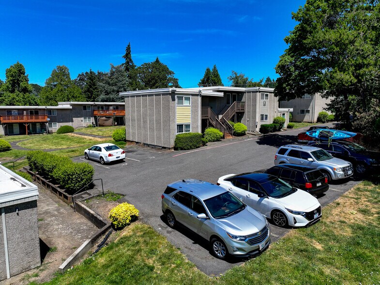 13455 SE Oatfield Rd, Milwaukie, OR à vendre - Photo de l’immeuble – Image 2 sur 49