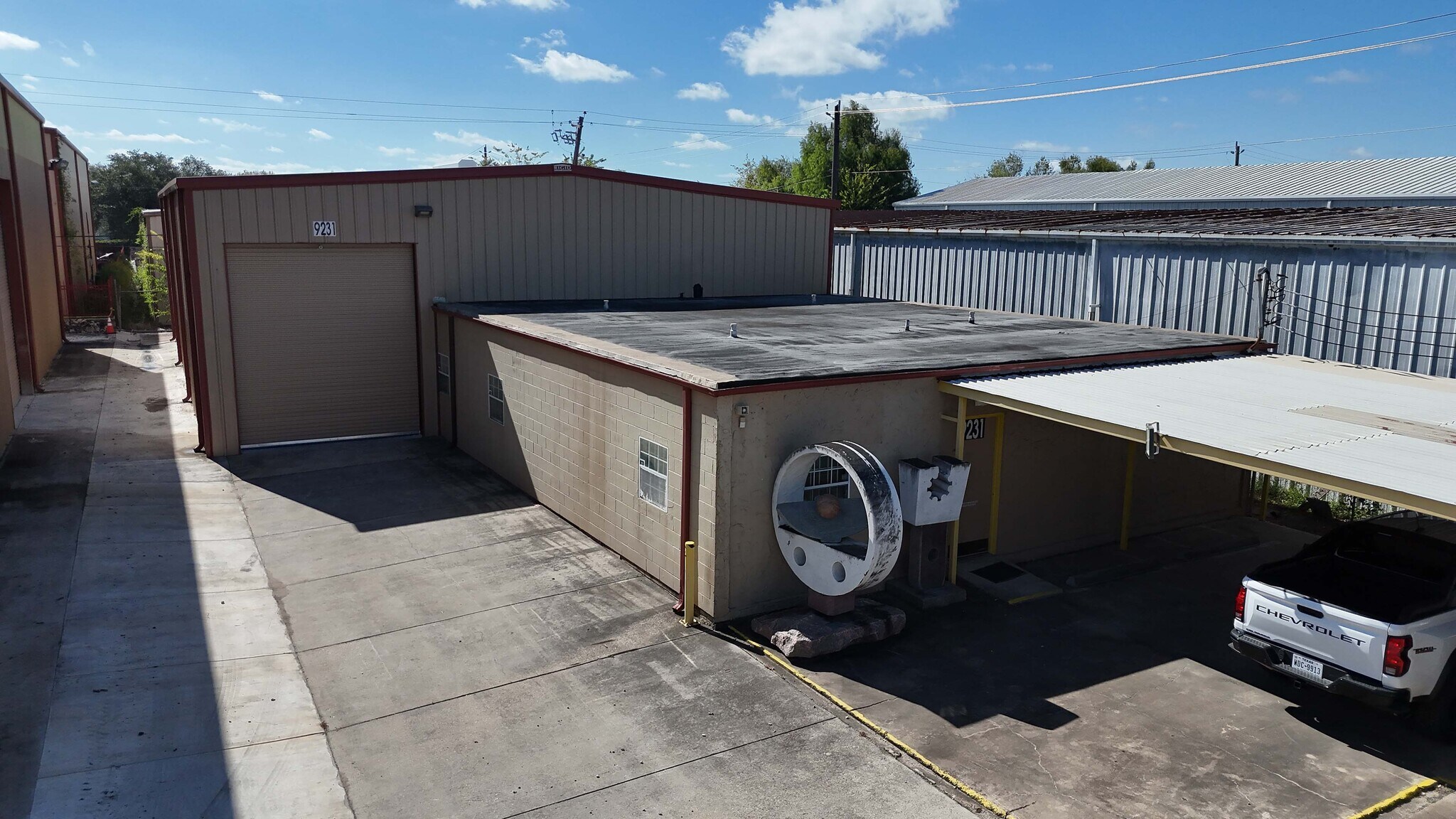 9227 Alberene Dr, Houston, TX à louer Photo de l’immeuble– Image 1 sur 2