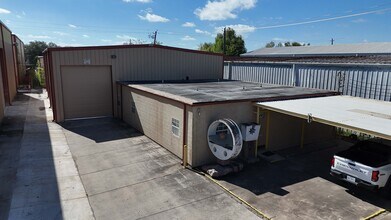 9227 Alberene Dr, Houston, TX à louer Photo de l’immeuble– Image 1 sur 2