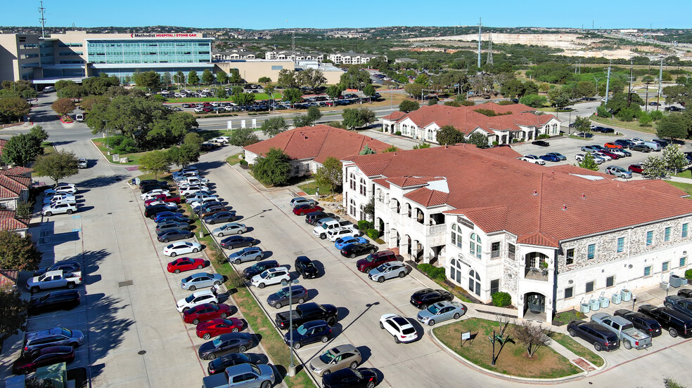 1314 E Sonterra Blvd, San Antonio, TX à louer - Photo de l’immeuble – Image 2 sur 15