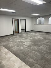 4420 NE Chouteau Tfwy, Kansas City, MO à louer Photo intérieure– Image 2 sur 9