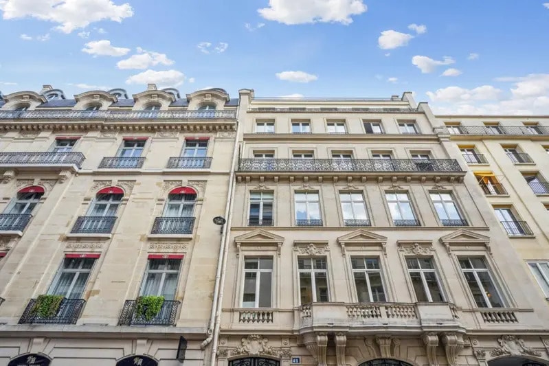 42 Rue De Bassano, Paris à louer - Photo de l’immeuble – Image 3 sur 22