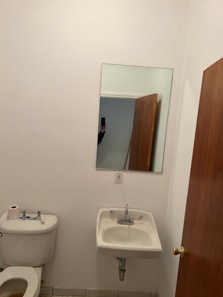 13621A 37th Ave, Flushing, NY à louer - Photo de l’immeuble – Image 3 sur 10