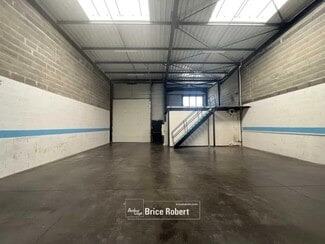 Plus de détails pour Local d'activités à louer