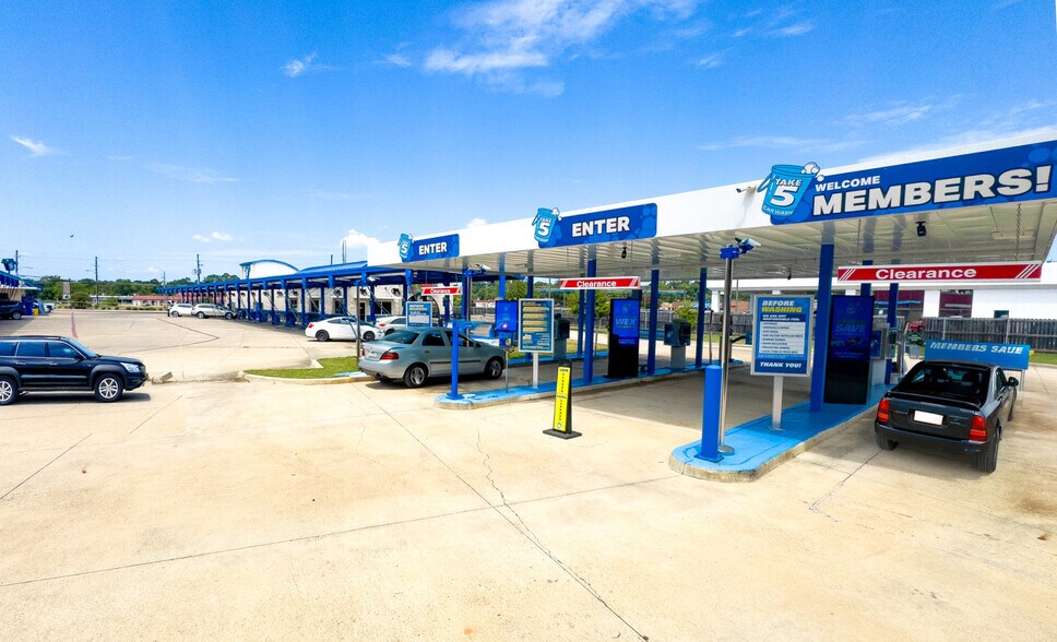 330 N Spur 63, Longview, TX à vendre - Photo de l’immeuble – Image 3 sur 7