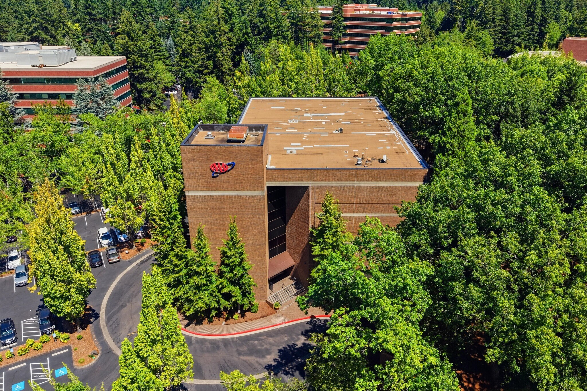 6 Centerpointe Dr, Lake Oswego, OR à louer Photo de l’immeuble– Image 1 sur 13