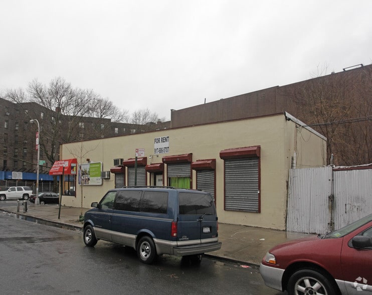 12-15 40th Ave, Long Island City, NY à louer - Photo de l’immeuble – Image 2 sur 2