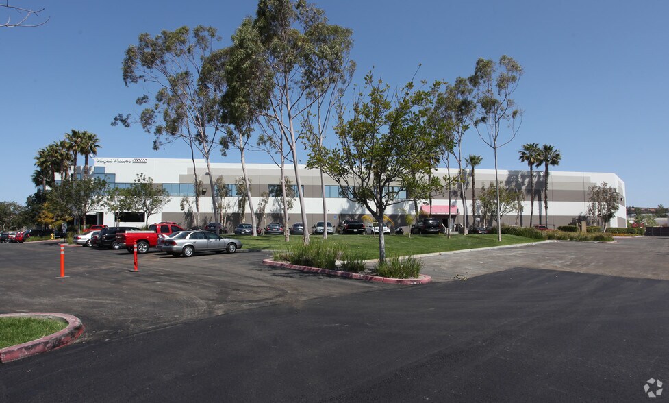 355 E Easy St, Simi Valley, CA à louer - Photo principale – Image 1 sur 4