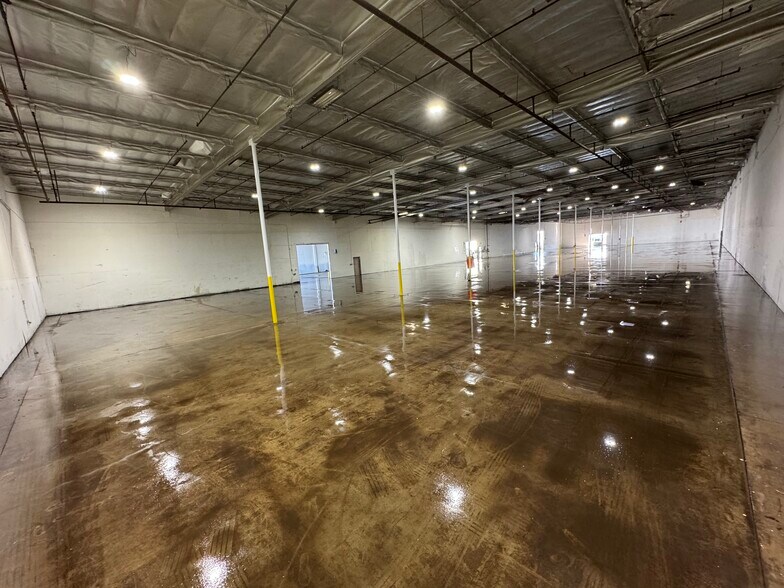 410 W Grove Ave, Orange, CA à louer - Photo de l’immeuble – Image 3 sur 16