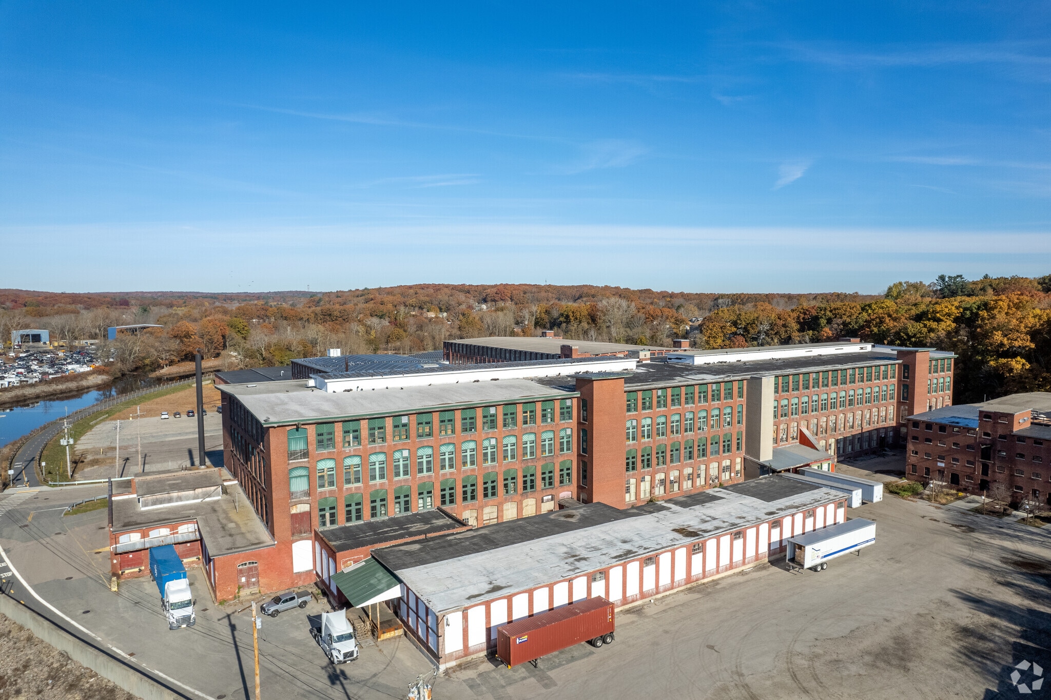 159 Singleton St, Woonsocket, RI à louer Photo principale– Image 1 sur 22