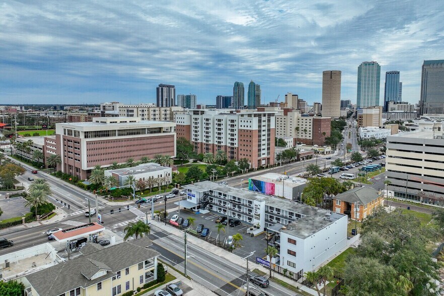 830 W Kennedy Blvd, Tampa, FL à louer - Photo de l’immeuble – Image 2 sur 7