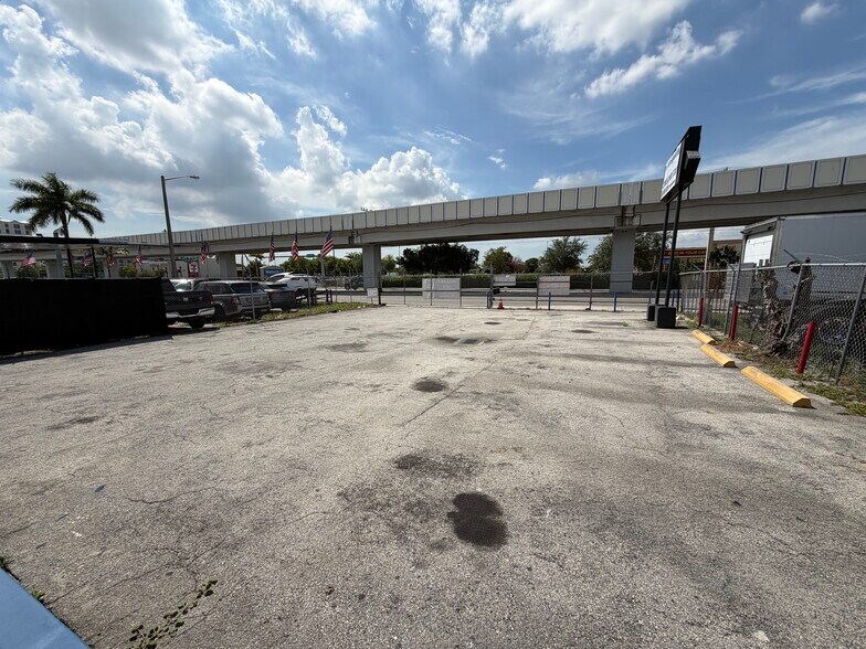 3321 NW 79th St, Miami, FL à louer - Photo de l’immeuble – Image 3 sur 22