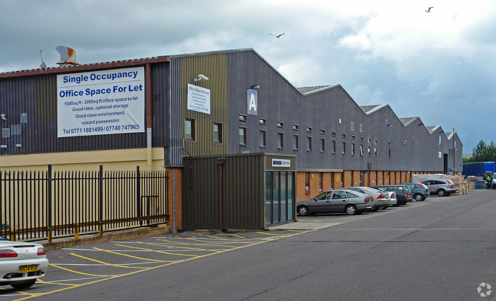 Spitfire Way, Swindon à louer - Photo principale – Image 1 sur 3