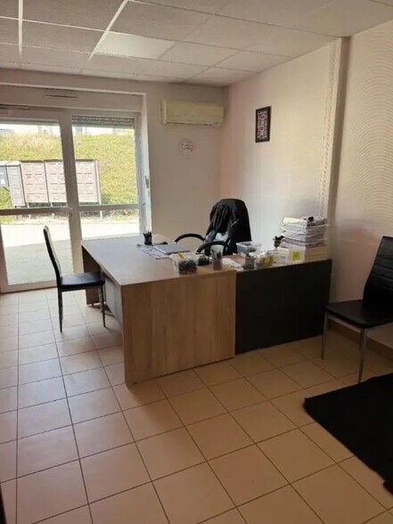Bureau dans Miserey-Salines à louer - Photo intérieure – Image 2 sur 3