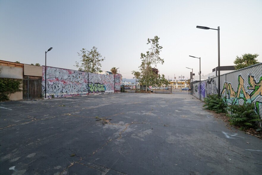 5519 Tujunga Ave, North Hollywood, CA à vendre - Photo principale – Image 1 sur 2