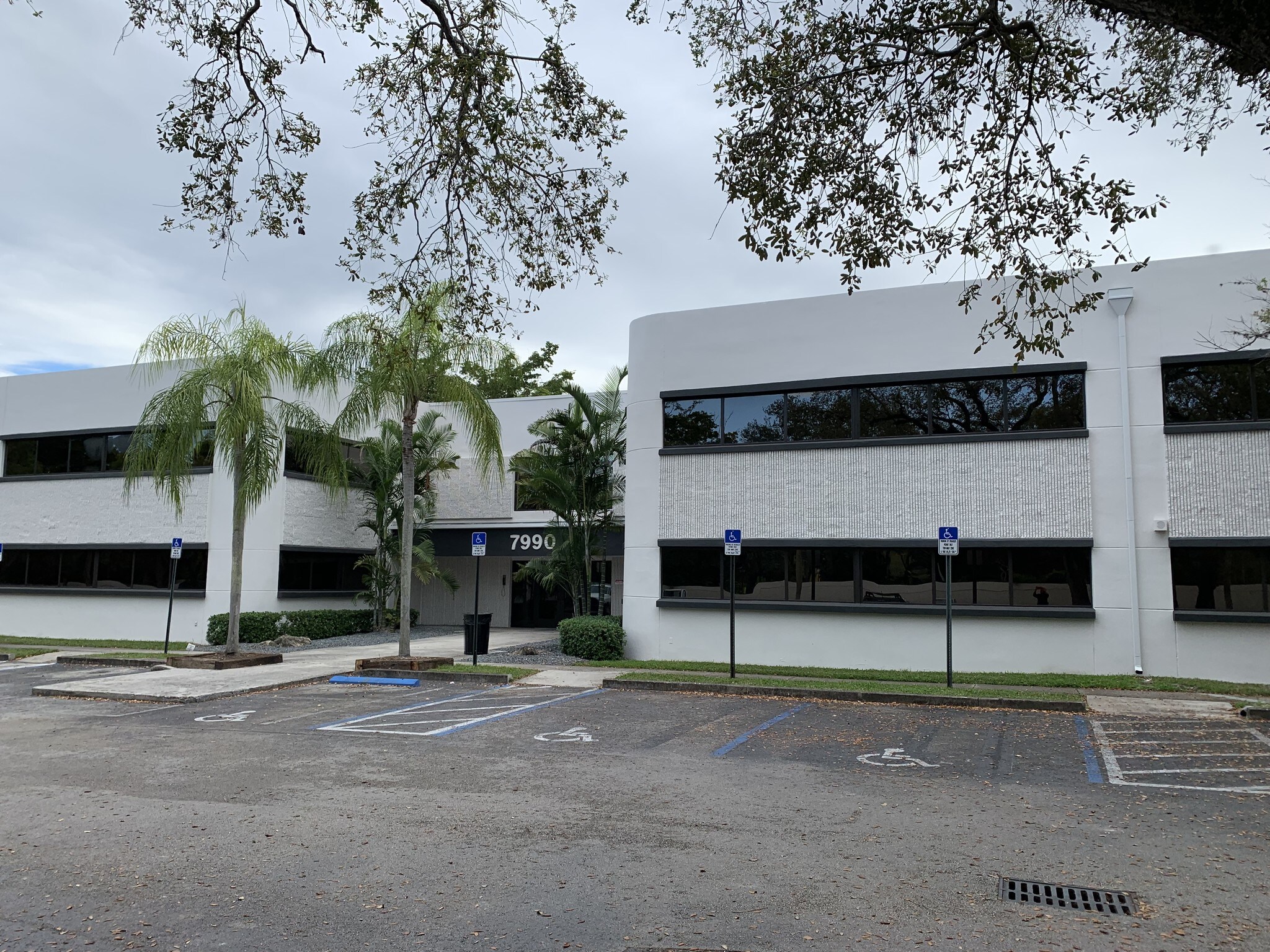 7990 SW 117th Ave, Miami, FL à louer Photo principale– Image 1 sur 8